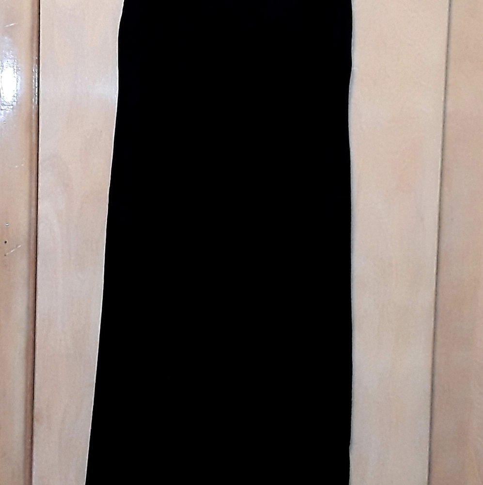 Black sleeveless dress
